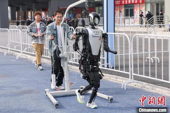 全球首个人形机器人半程马拉松赛将在北京亦庄