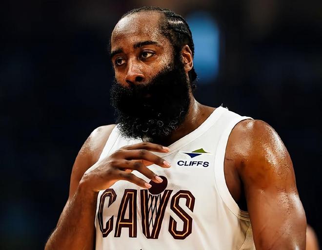 小卡45分力压哈登当选今日最佳球员