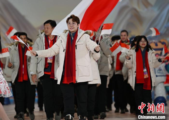新加坡代表团团长冯天薇：冰雪热情点燃亚冬会