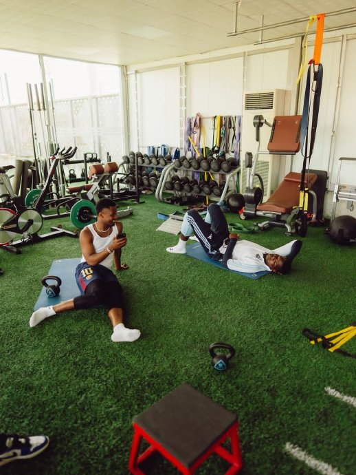 博格巴与法蒂携手训练巴萨战术布局再升级