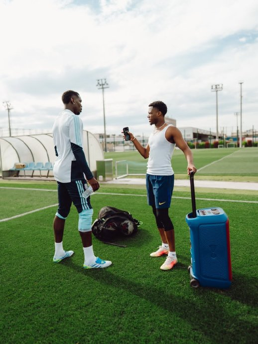 博格巴与法蒂携手训练巴萨战术布局再升级