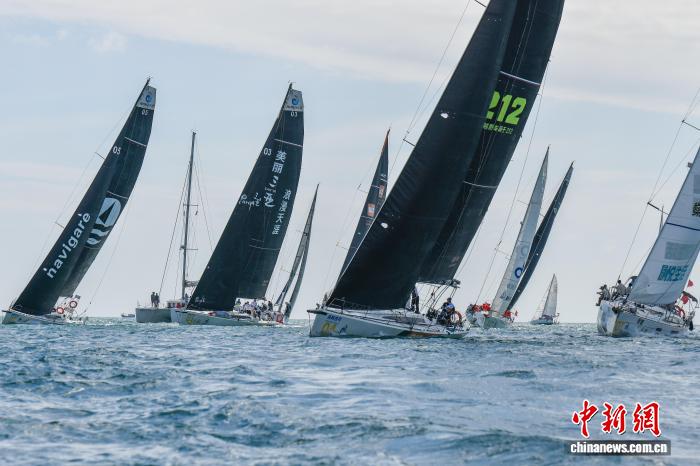 第十四届环海南岛国际大帆船赛在三亚拉开序幕