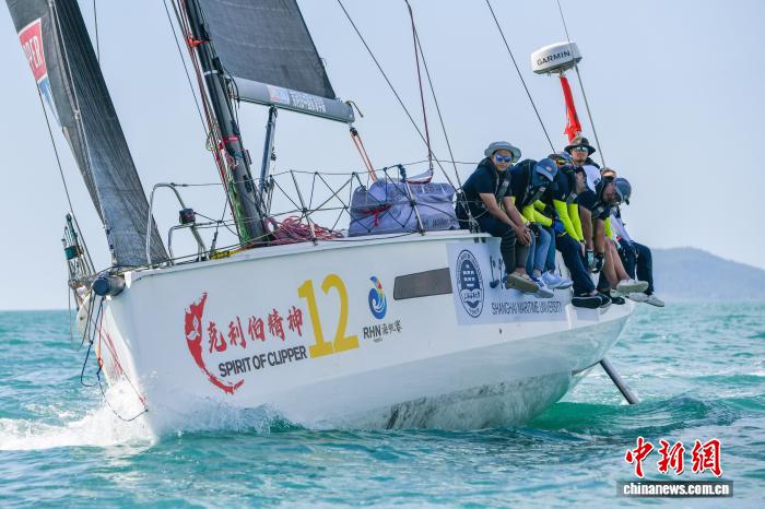 第十四届环海南岛国际大帆船赛在三亚拉开序幕