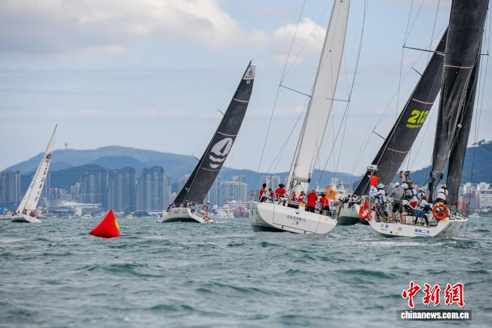 第十四届环海南岛国际大帆船赛在三亚拉开序幕