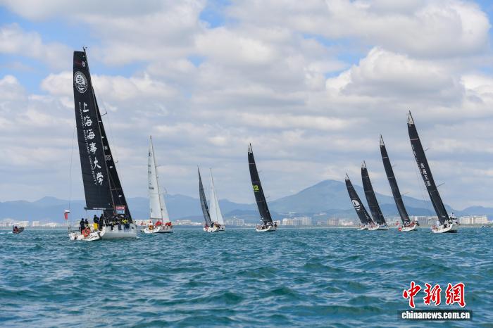 第十四届环海南岛国际大帆船赛在三亚拉开序幕